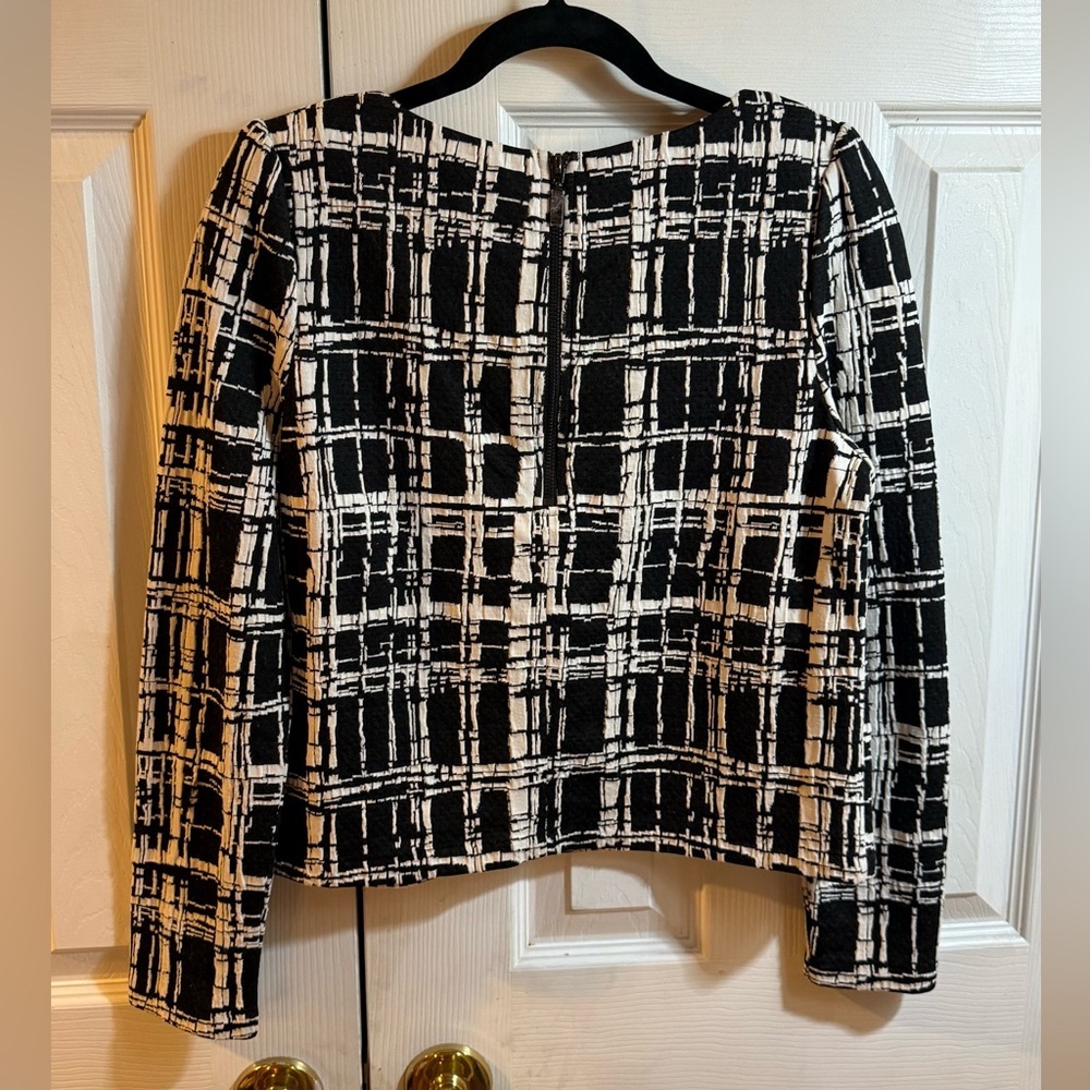 Stylish Black and White Women's Blouse - Picture 6 of 6